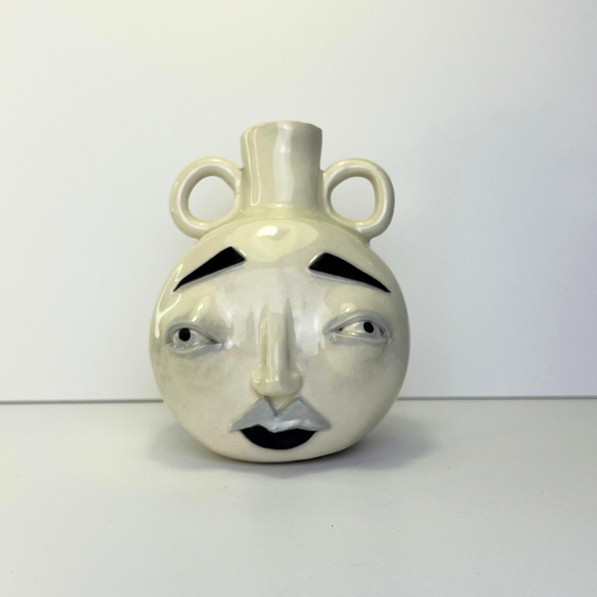 Large Moon Face Vase – Handmade Ceramic with Handles 1/1