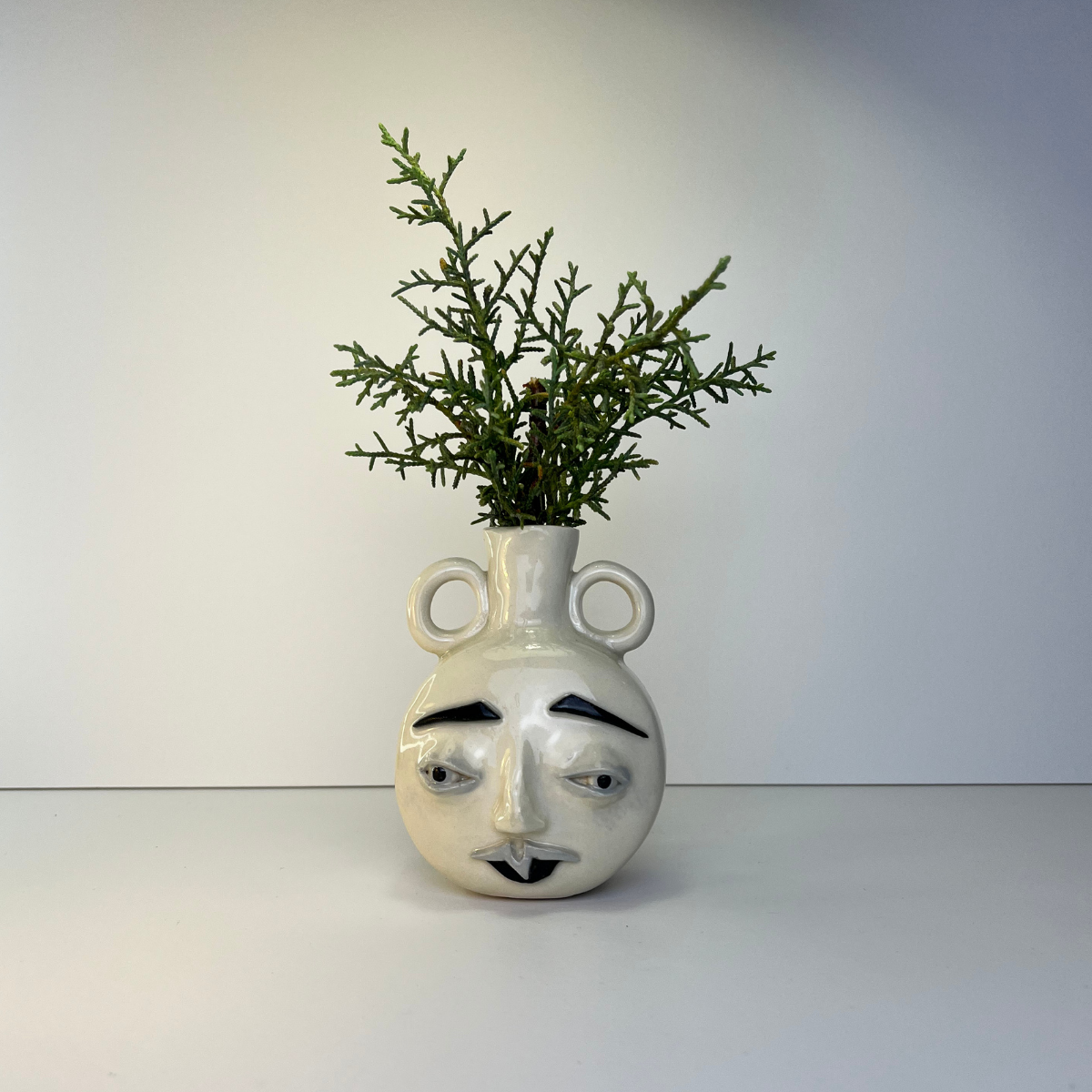 Medium Moon Face Vase – Handmade Ceramic with Handles 2/4
