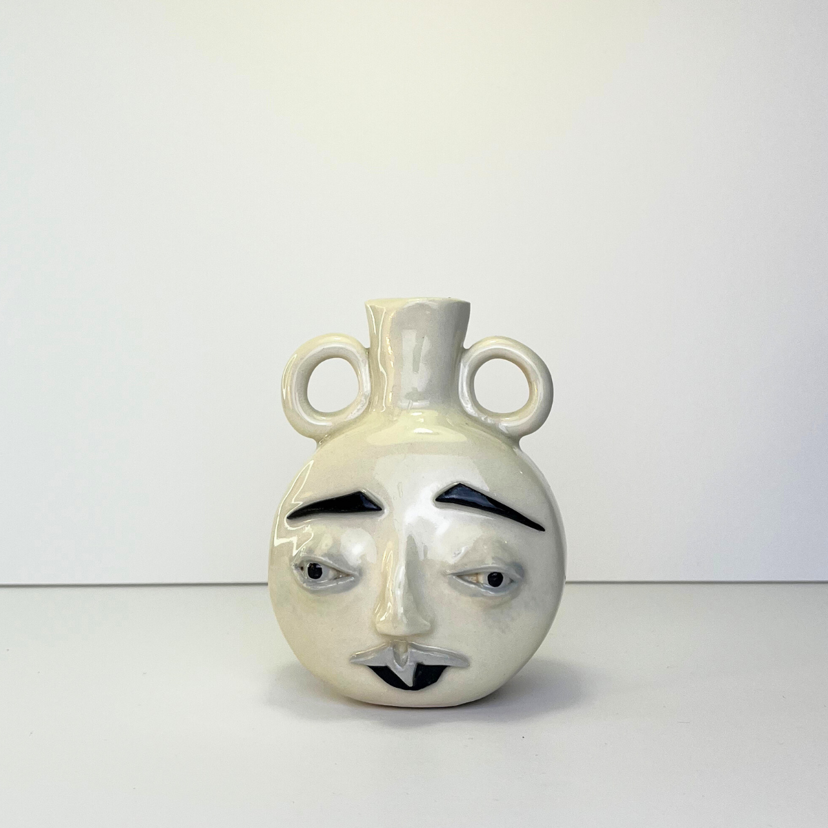 Medium Moon Face Vase – Handmade Ceramic with Handles 2/4