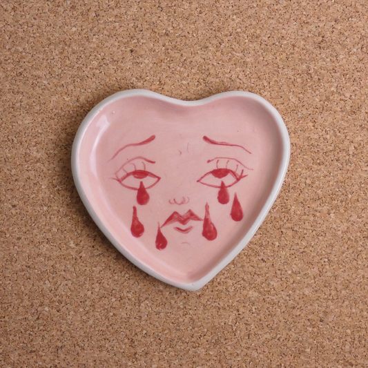 Crying Heart Shaped Dish 2/9